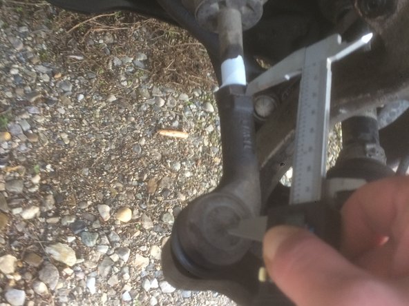 Vérifier que la nouvelle pièce est en tout point identique à celle d'origine, à défault le parallélisme se verra modifié.