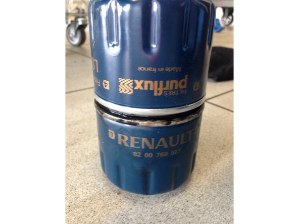 Vérifier que le nouveau filtre à huile correspond à l'ancien.