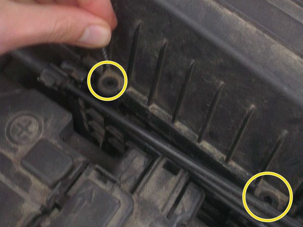 La plus désagréable des vis est celle située totalement derrière la boite à air