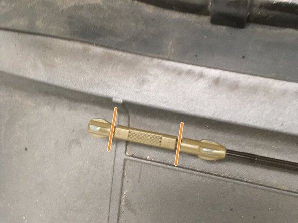 Démarrer le moteur quelque seconde pour remplir le filtre à huile