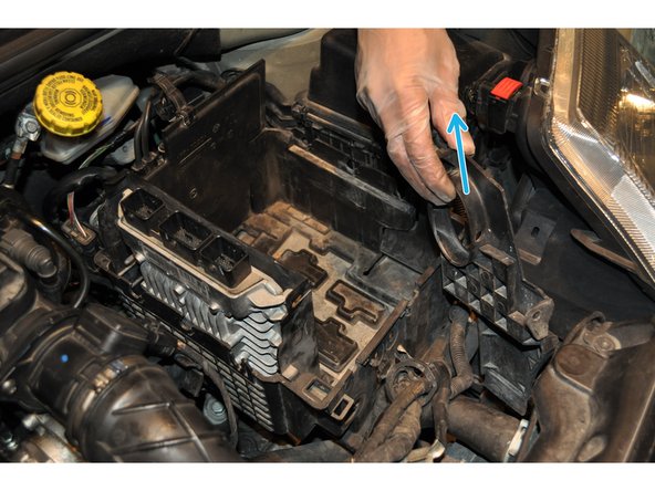 Déposer le support de la conduite d'air.