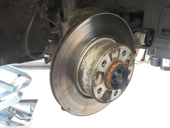 Dévisser les deux vis de 18 et retirer la chape