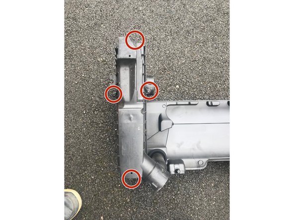 Dévisser les 4 vis de la boite à air avec un tournevis torx 20