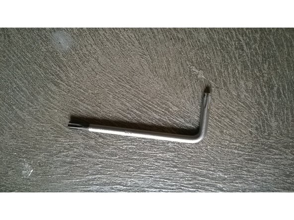 Il faut donc utiliser une clé torx de 30 pour maintenir la tige filetée.