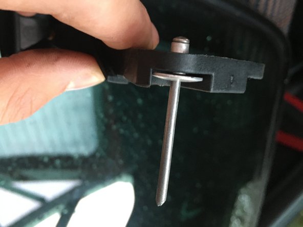 
I chose standard rivets with a short head because they are sufficient to fit into the fairly thin bodywork.
