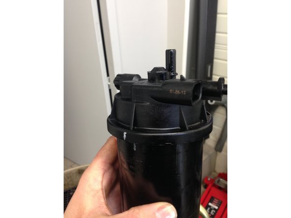 Revisser la vis de T35 du bloc carburant