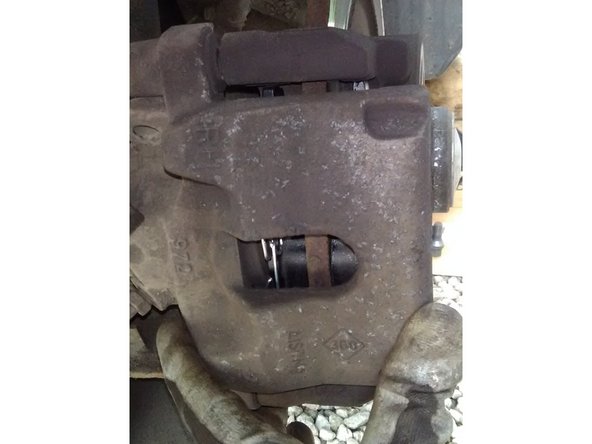 Remettre l'étrier en place