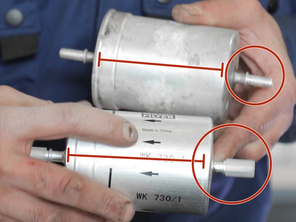 Les flèches inscrites sur le coté du filtre indiquent le sens du remontage du filtre à carburant