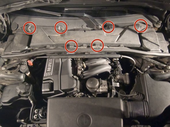 Replacer les 6 vis à l'aide de la clé à pipe de 8