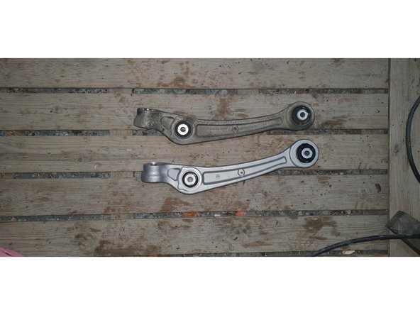 desserrer la vis avec un embout xzn 17 pans mâle et d'une clé plate de 18.