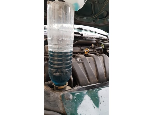 Assurez-vous qu'une fois la bouteille dans le réservoir il n'y ait pas de fuite.