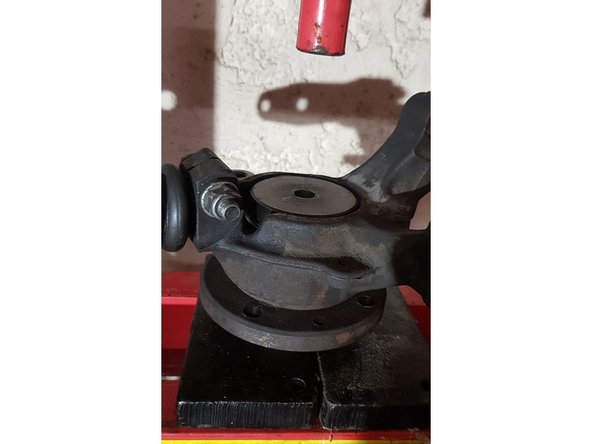 Le reste du remontage s'effectue en sens inverse.