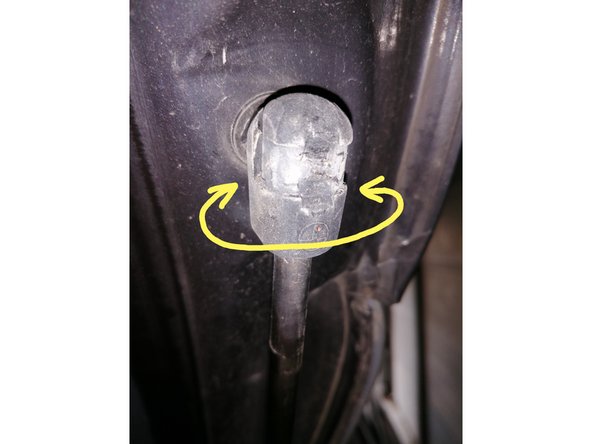 Effectué une sorte de rotation avec le vérin pour enlever des corps étrangers coincés type poussière, boue, rouille qui se sont accumulé au fil du temps.