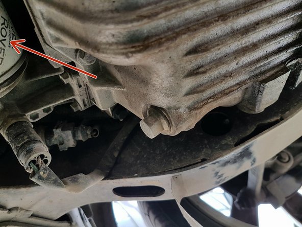 Le filtre à huile se situe sous la voiture a l'avant du moteur