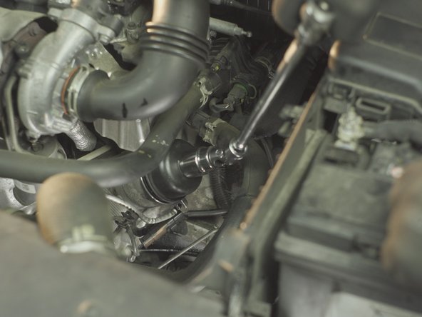 Resserrer la cloche en serrant avec le cliquet, la rallonge longue et la douille de 27