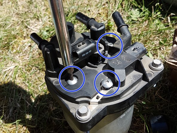 Revisser les vis torx T15