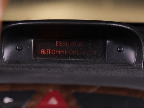 Reconnecter la batterie puis attendre 10 minutes avant de vérifier le bon fonctionnement des différentes fonctionnalités du comodo