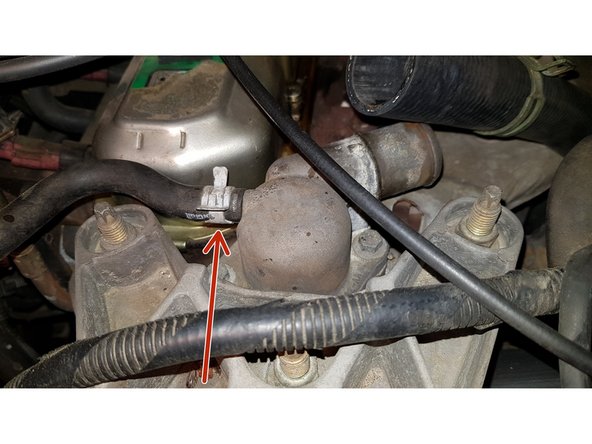 Avec une pince multiprise retirez le collier de serrage