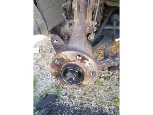 Dévisser la vis torx ( t40 ) et retirer le disque en tirant dessus