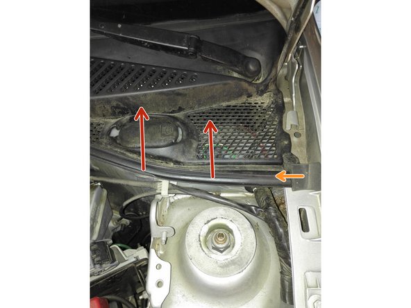 Remplacement de la pompe de lave glace sur clio campus 1.2 16V