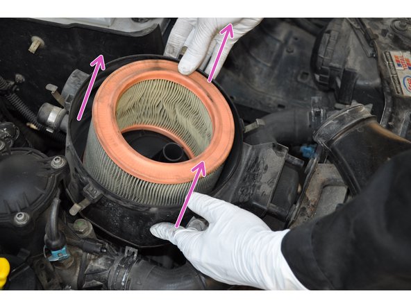 Déposer complètement la boite à air