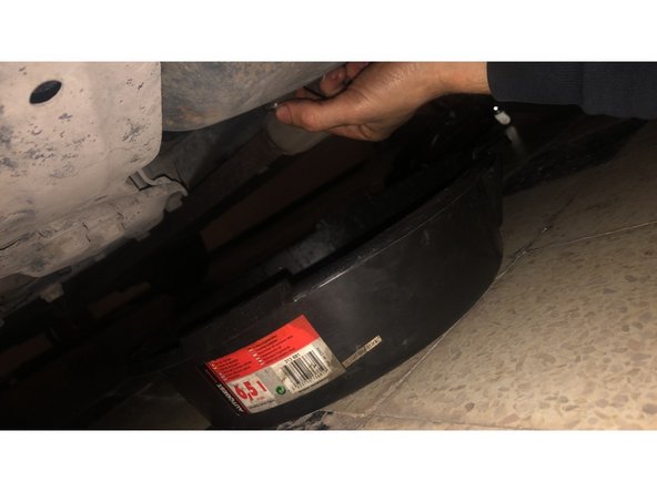 Placer un récipient en dessous et desserer les derniers filets à la main