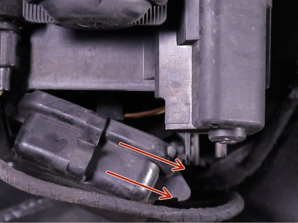 Retirer le couvercle en le tirant vers le bas