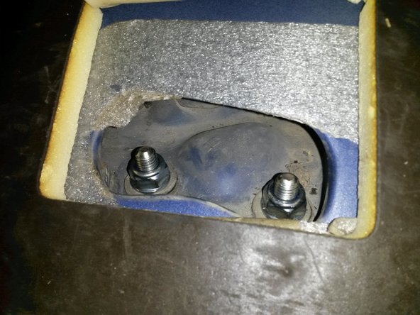 Efféctuer/Contrôler le serrage de toutes les vis