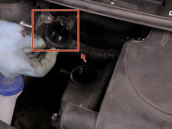 Dévisser et retirer le bouchon de remplissage