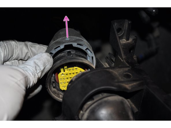 
The injector wiring harness passes through the bracket
