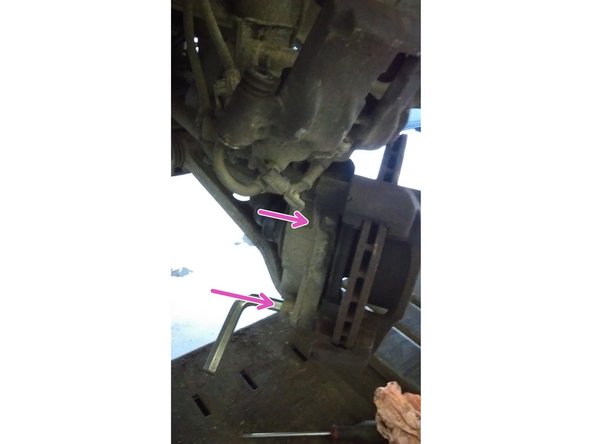 dévissez les vis du support d'étrier