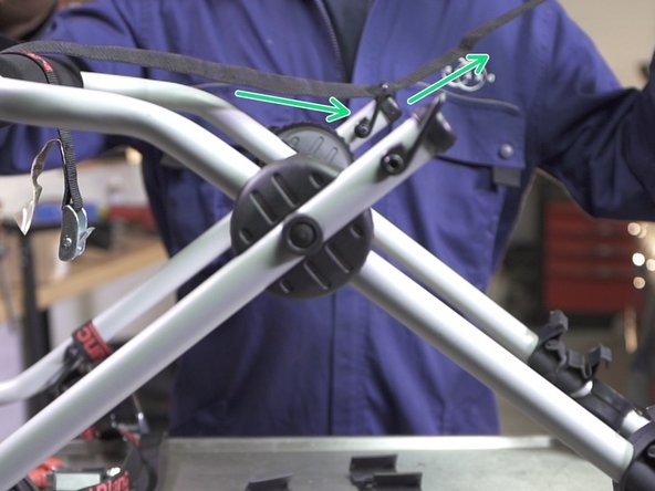 Rejoignez les deux bouts de la sangle dans la boucle