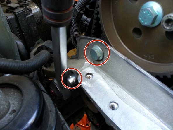 Déviser les 4 vis de la deuxième partie du support puis le retirer