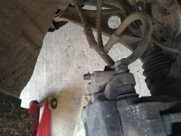 Replacez l'étrier et les 2 boulons.