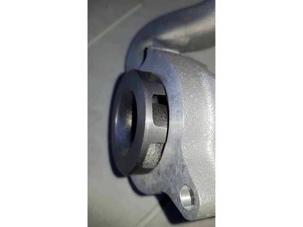 J'ai trouvé que les pièces usinées étaient très mal ébavurées, j'ai donc mis un coup de lime.