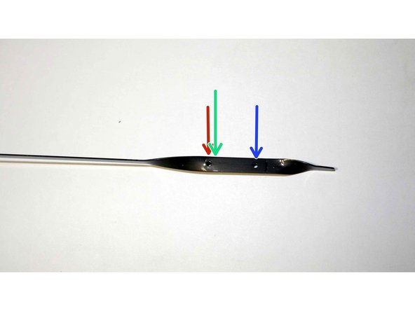 Arrêter le moteur, attendre 15 minutes au minimum, pour que l'huile redescende dans le carter.