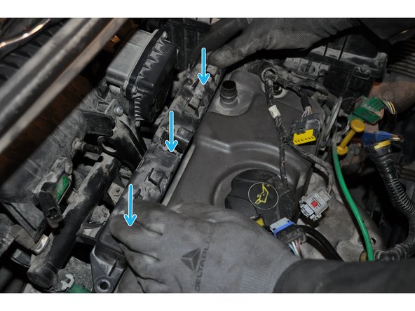 Appuyer sur la bobine d'allumage pour la reposer à sa place.