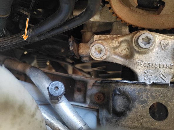 Accès est difficile, il faut essayer par en bas, par en haut avec une clé plate, peut être une clé plate a cliquet serait idéale