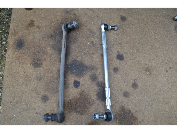 Il faut une clé plate de 16 et une de 17 pour desserrer.