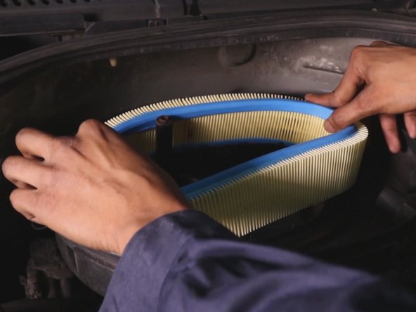 Repositionner le filtre à air dans la boite à air