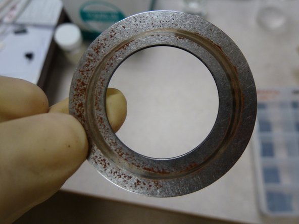 A screw driver acts as a lever at and helps remove the disc from the wear tester easily