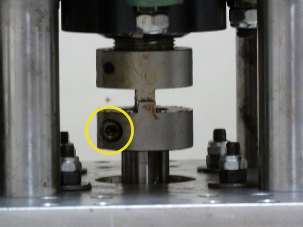 Once both hubs are well aligned, loosen the bottom hub.