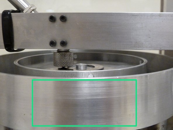Adjust and align the two front teeth together by adjusting the lubricant tray as highlighted.