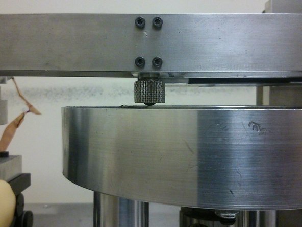 Ensure that the beam is as horizontal as possible by adjusting the height of the pivot.