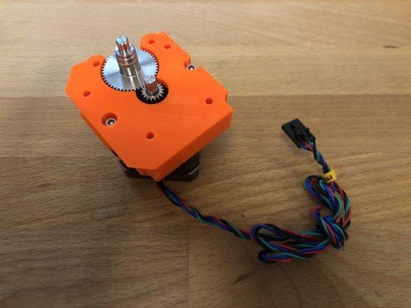 Add the reduction gear to the bearing as shown.