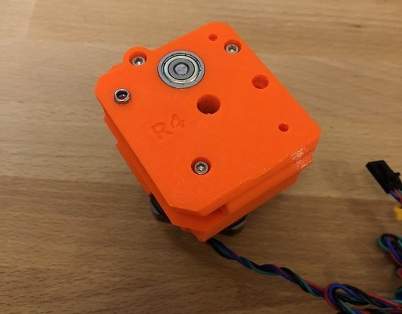 Using 3 x M3 25mm screws, join the front and the rear of the extruder.