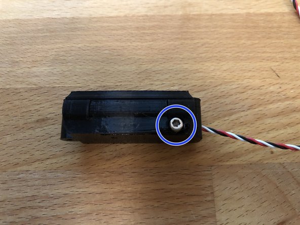 Add 1 x M3 8mm screen to secure bowden tube.