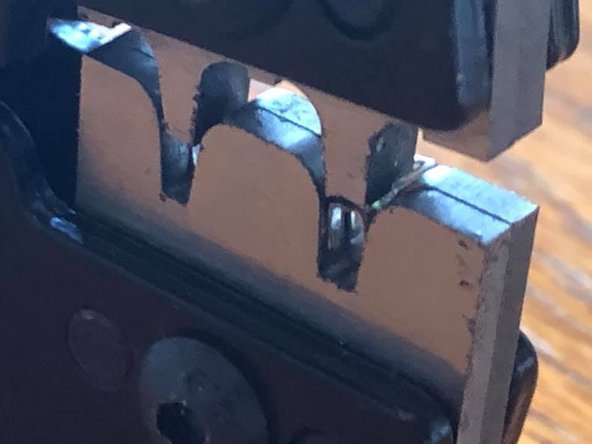 At first, press only two clicks so the pin is fixated in the wrench.