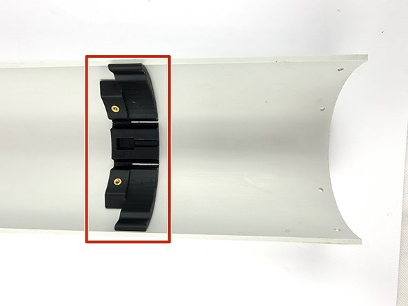 Install a hull support at the front of the bottom hull.