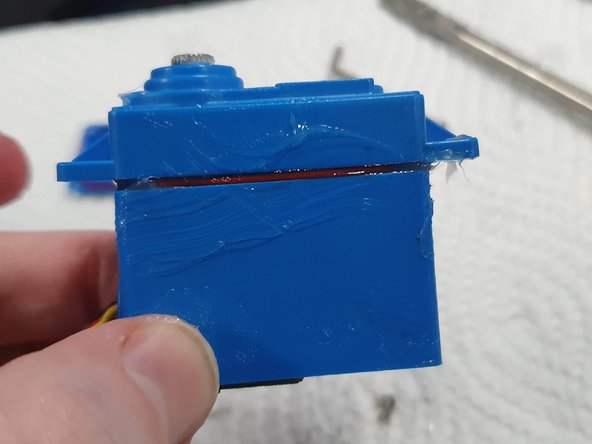 Ensure that the red O-ring is seated correctly on the body of the servo before proceeding